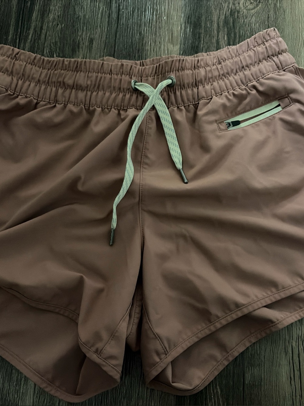 Vuori mauve athletic shorts with mint drawstring